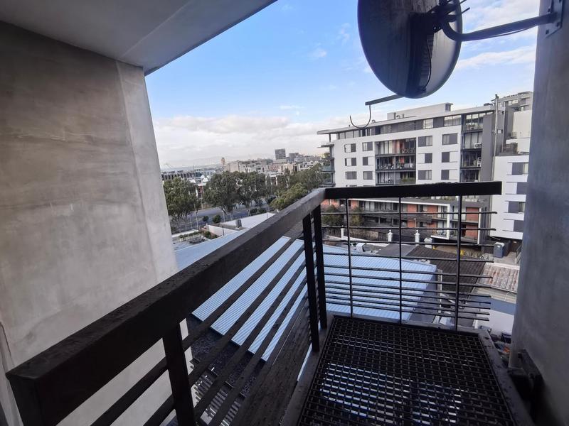 To Let 2 Bedroom Property for Rent in Green Point Upper Western Cape